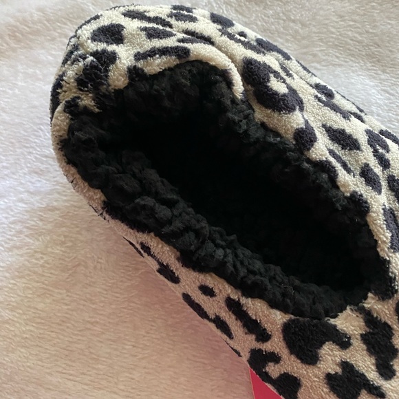 NWT ISAAC MIZRAHI SHOES Faux Fur Leopard Print Slippers Size Medium - Picture 5 of 15